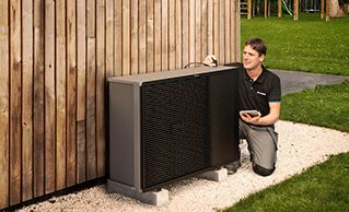 Daikin Altherma 3 H HT Monteur-Inbetriebnahme.jpg Daikin Altherma 3 H HT Monteur-Inbetriebnahme.jpg